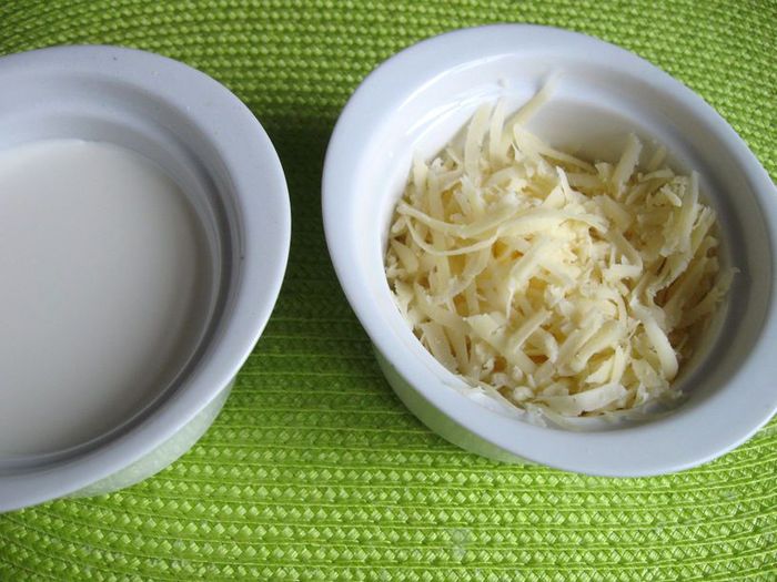 Куриные рулетики с сырным соусом