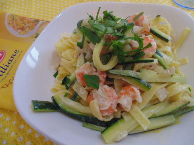 Тальятелле с цукини и креветками