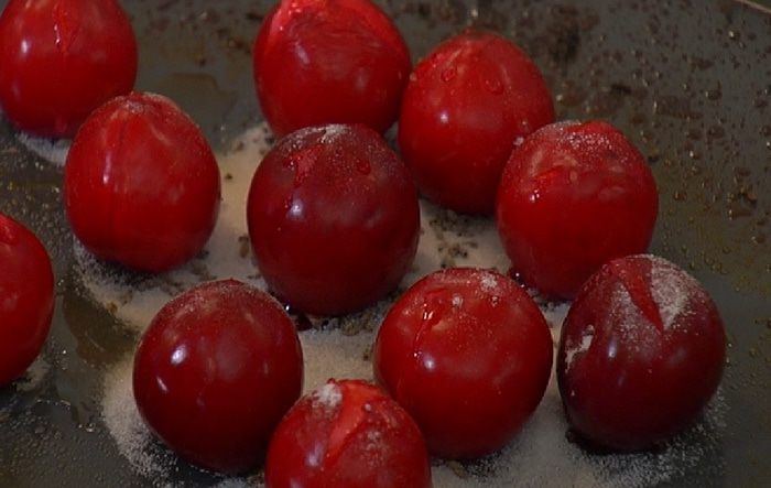 Пахлава со сливами и лавандой