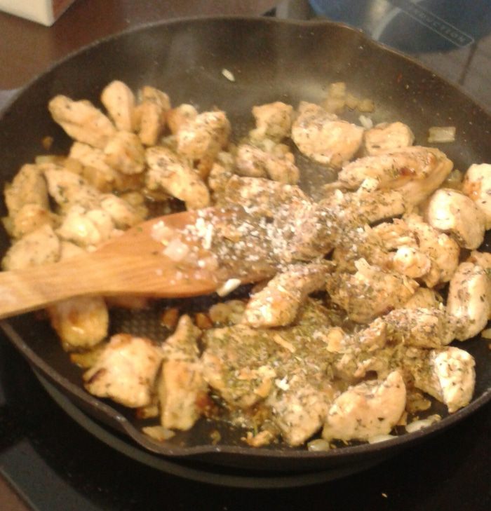 Спагетти с индейкой и творожным сыром