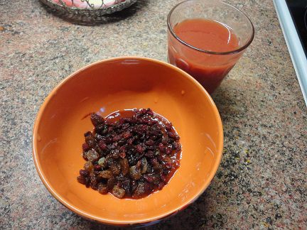 Куриные грудки с изюмом и барбарисом