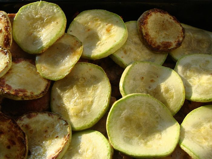 Запеченная свинина с кабачками и помидорами