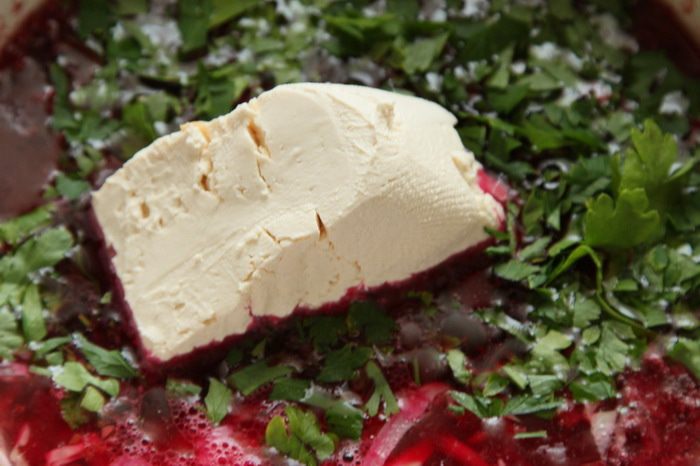 Суп-пюре из свеклы с яблоками и крем-сыром