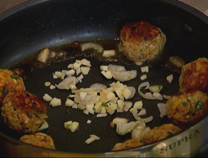 Мясные тефтельки в томатном соусе 