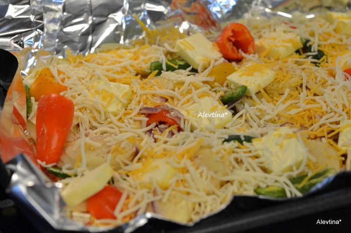 Картофель с перцами в фольге