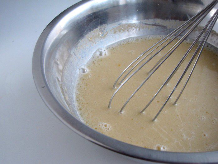 Чайный медовик с грецкими орехами