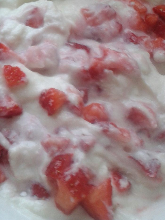 Блинчики с рикоттой и клубникой