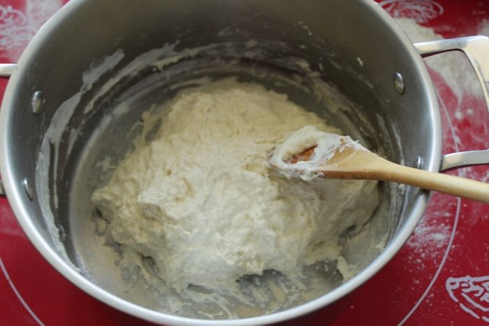 Хлеб без замеса в чугунке