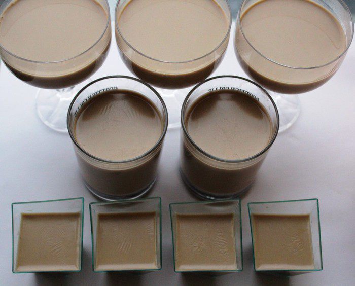 Кофейно-ромовая панна котта с соусом Тоффи