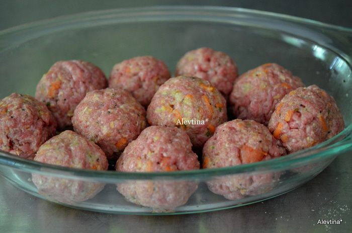 Мясные шарики с белым соусом из хрена