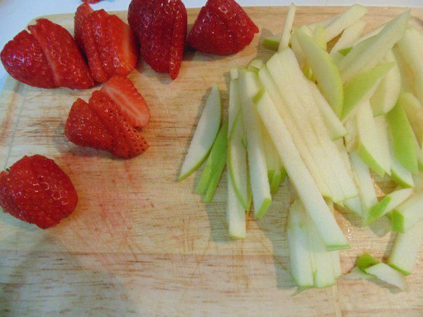 Салат &amp;quot;Симфония&amp;quot; с тунцом, креветками и клубникой