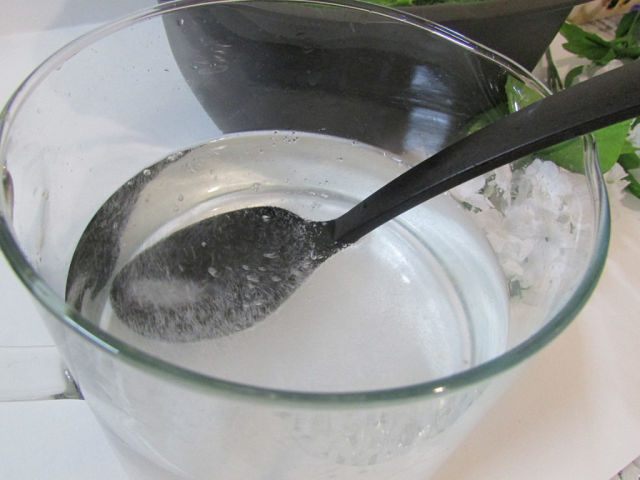 Малосольные огурчики в минеральной воде