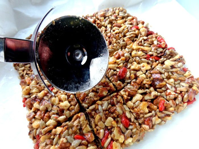 Козинаки из орехов, семечек и ягод годжи