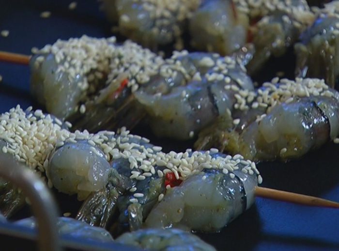 Креветки с имбирем и медом под грилем