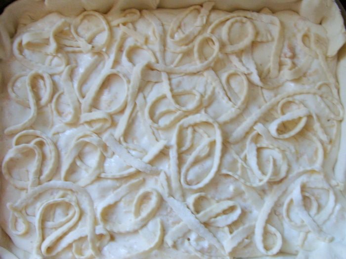 Творожно-белковый пирог с айвой