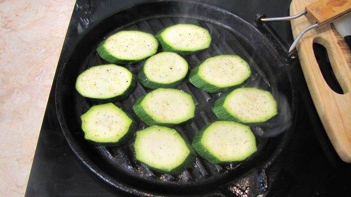 Кабачок, жареный на гриле