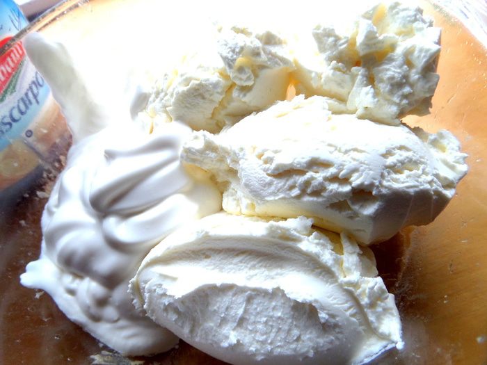 Тирамису на твороге с карамельной прослойкой