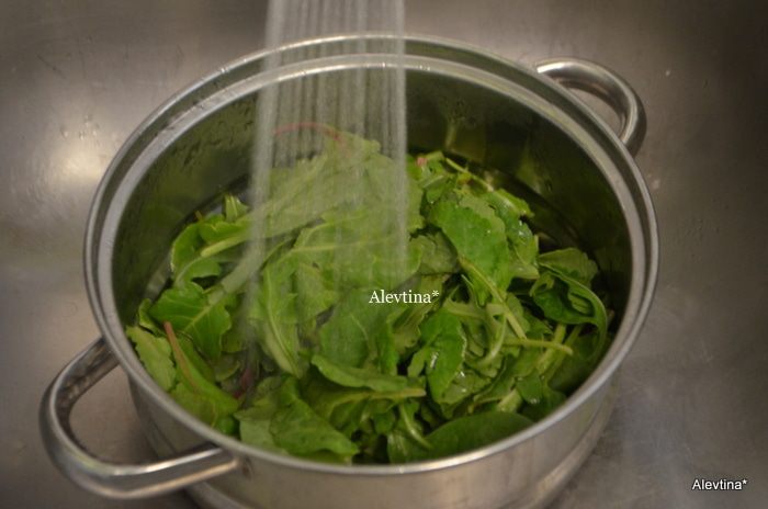 Салат с листовой капустой и овощами