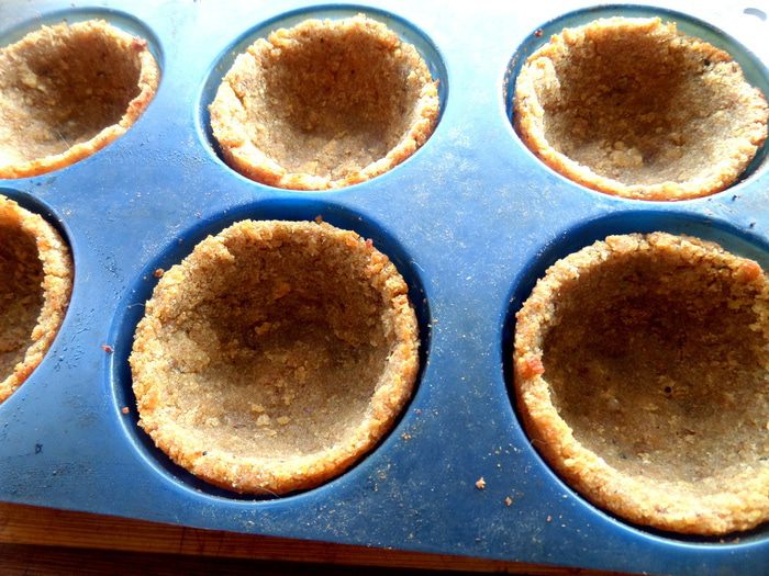 Хлебные корзиночки с паштетом из печени и сыра