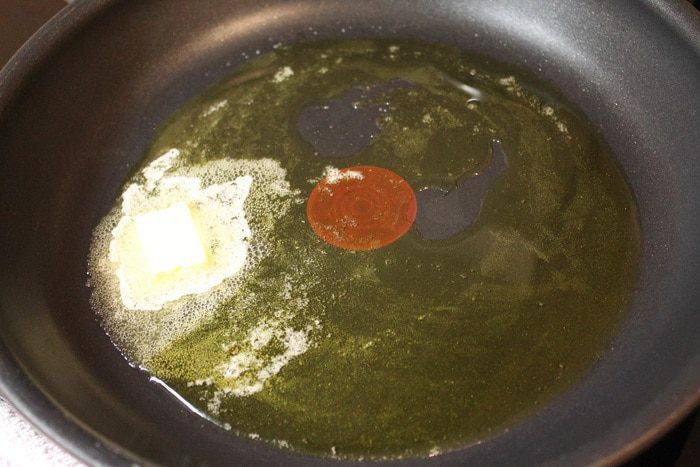 Жареные креветки с соусом