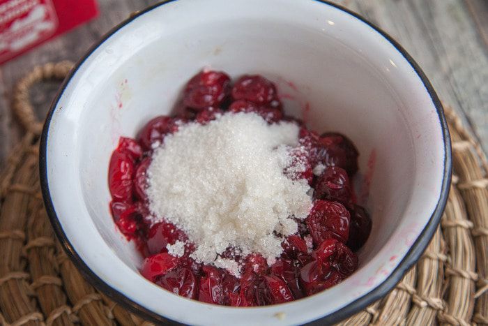 Блинный пирог с вишней и шоколадом