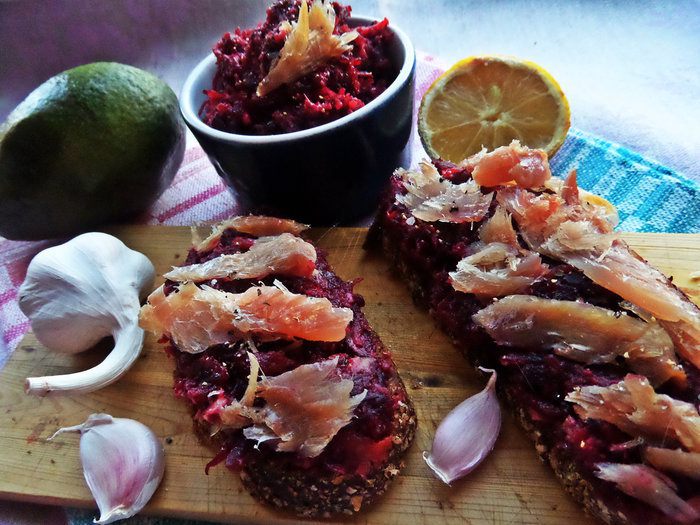 Свекольно-рыбный перекус