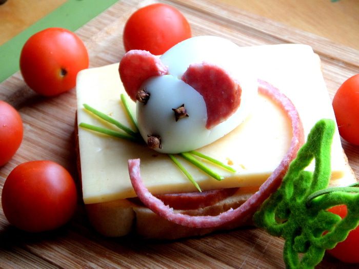 Бутерброд на завтрак с &amp;quot;мышкой&amp;quot; на сыре