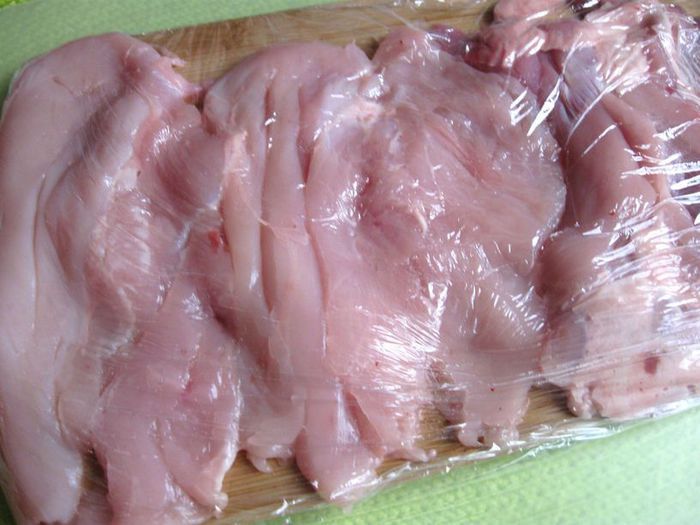 Куриные рулетики с сырным соусом