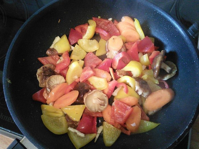 Курица карри с овощами 