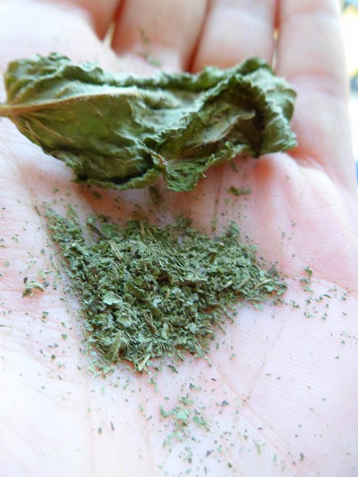 Запеченная цветная капуста с йогуртово-мятным соусом