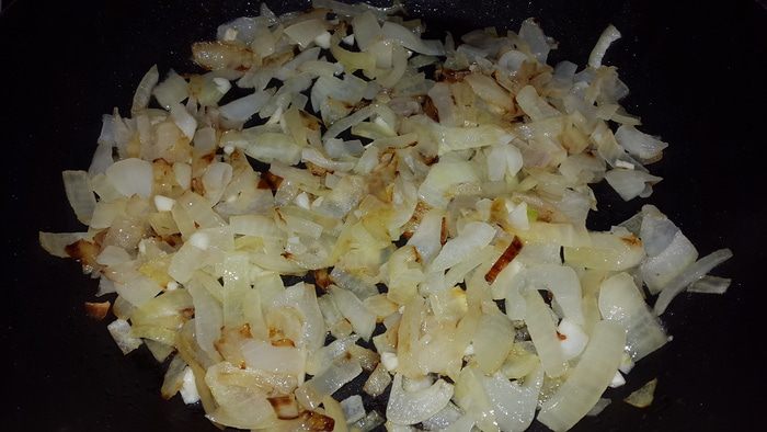 Рулетики из курицы со шпинатом и картофельное пюре