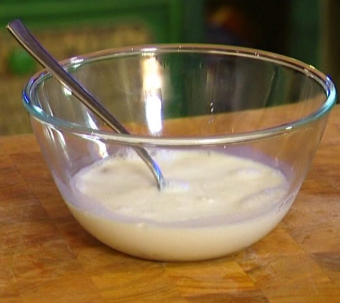 Домашний хлеб с корицей и изюмом