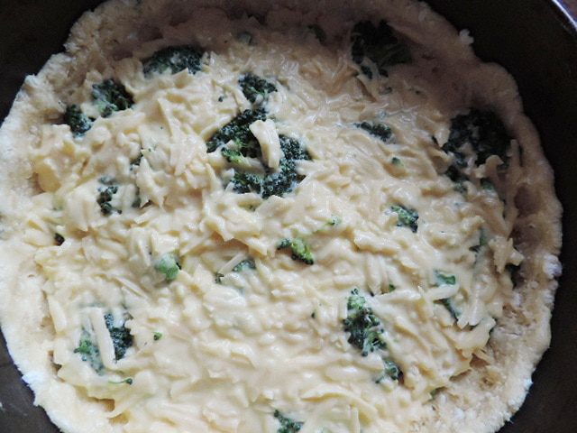 Творожный пирог с брокколи и сырной начинкой