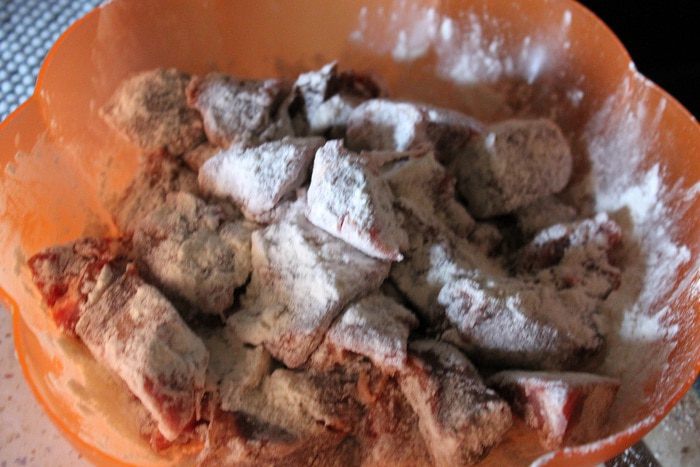 Говядина, тушенная с хлебом