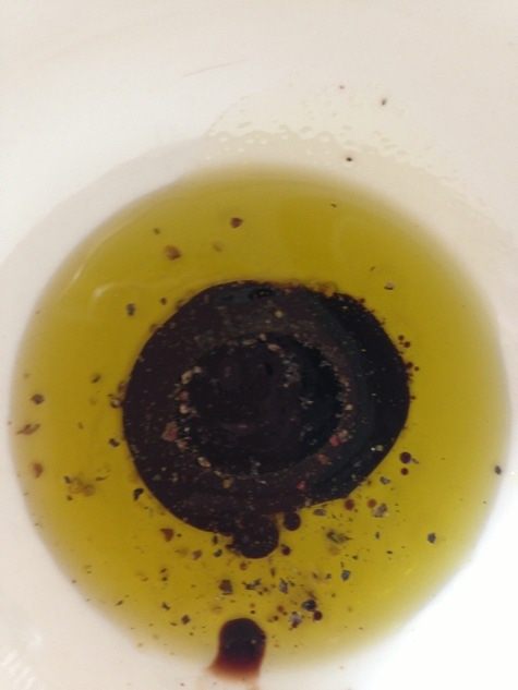 Салат с абрикосами, свеклой и мини-моцареллой