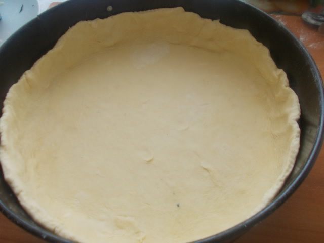 Киш с семгой, двумя видами сыра и прованскими травками