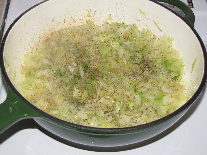 Кулебяка с капустой и солеными грибами