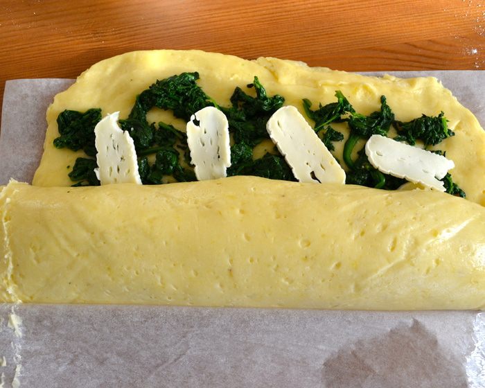 Картофельный рулет со шпинатом