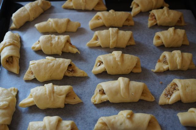 Воздушные рогалики с хрустящей ореховой начинкой (Українськи страви)